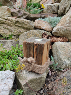 Svícen na čajovou svíčku s lanem